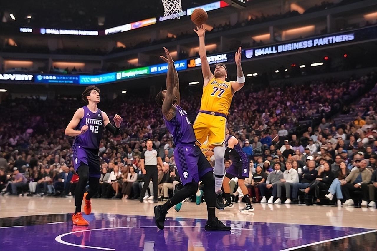 雷迪克甩锅已魔怔!湖人过去7场防守好?吐槽全队投篮糟糕拒担责